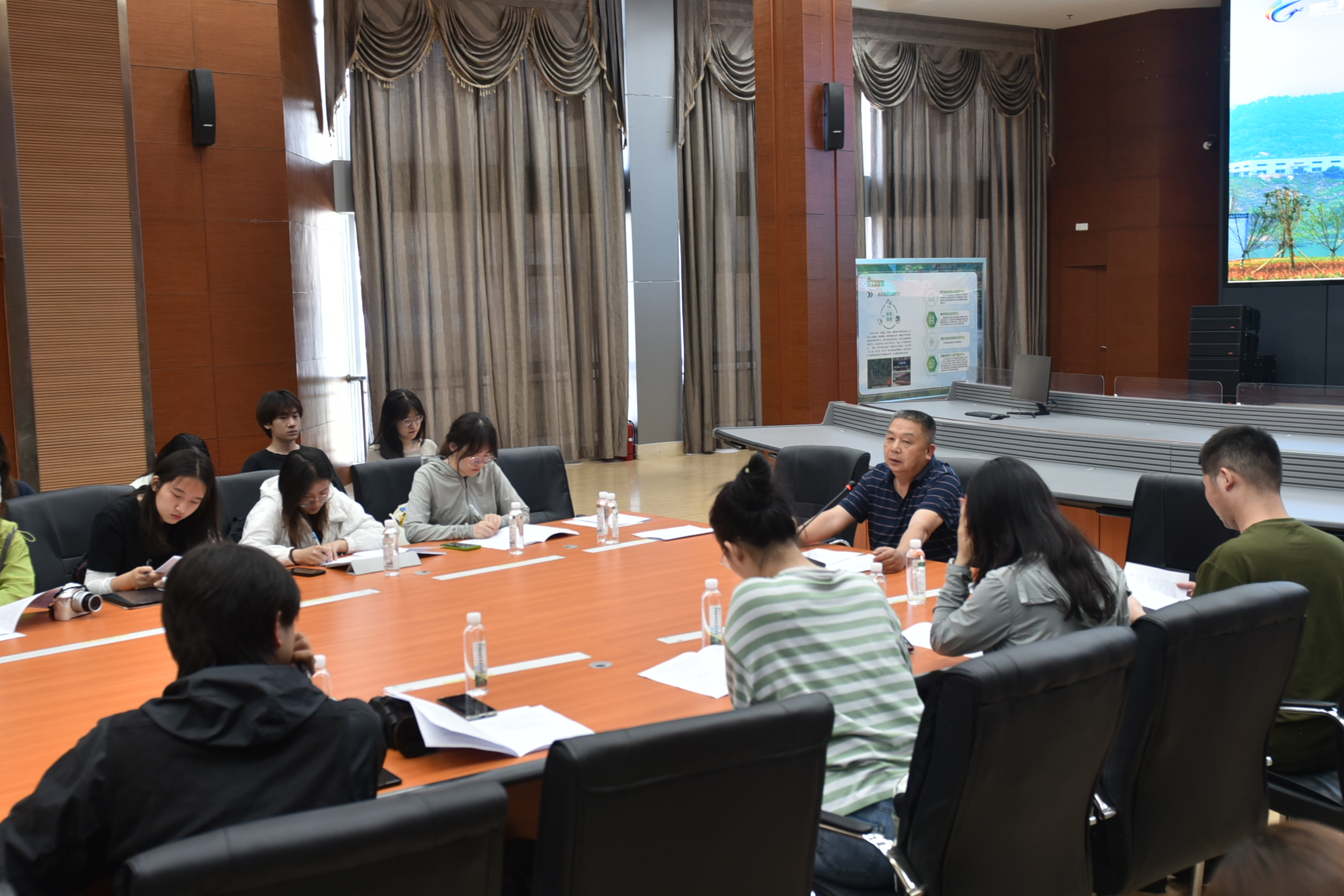 校企聯(lián)袂繪藍圖，北林學子訪金森